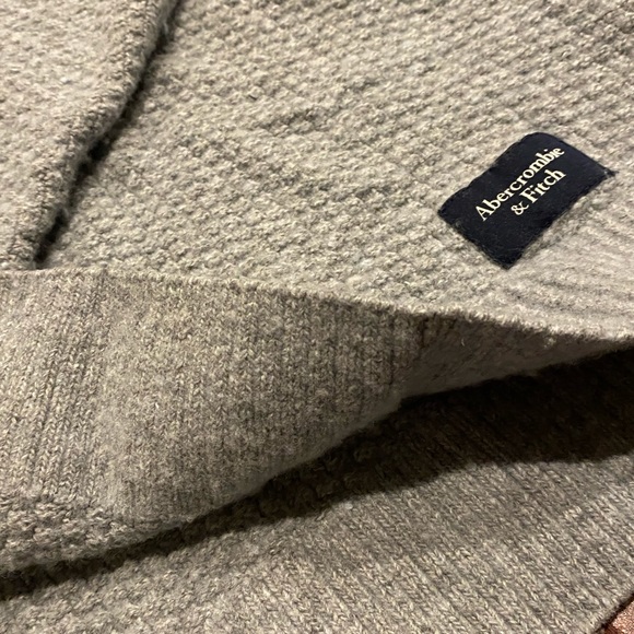 Grey Abercrombie and fitch sweater - Picture 5 of 5